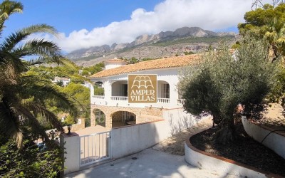 Beautiful and spacious Mediterranean villa with large terraces.